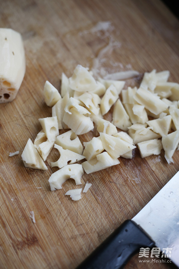 糖醋藕丁的做法