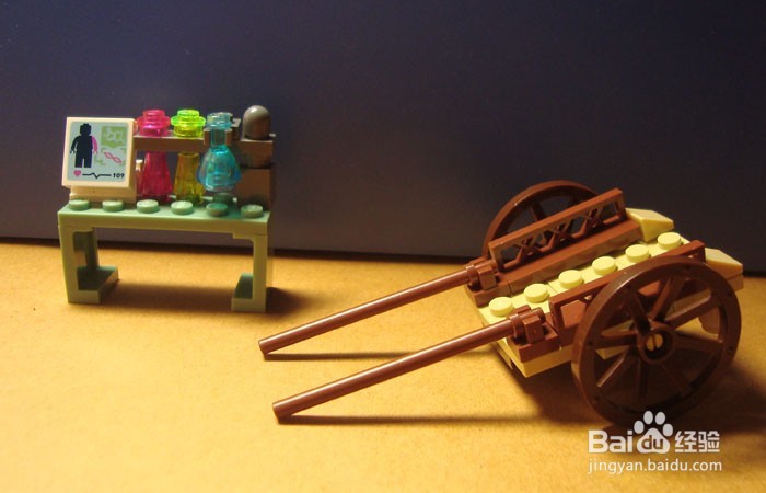 如何用积木搭建运输家具用品的场景
