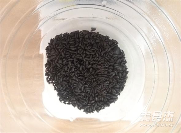 黑米黑豆薏仁粥(乌发养生粥）