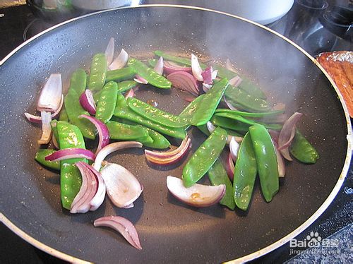 荷豆洋葱炒鱼柳