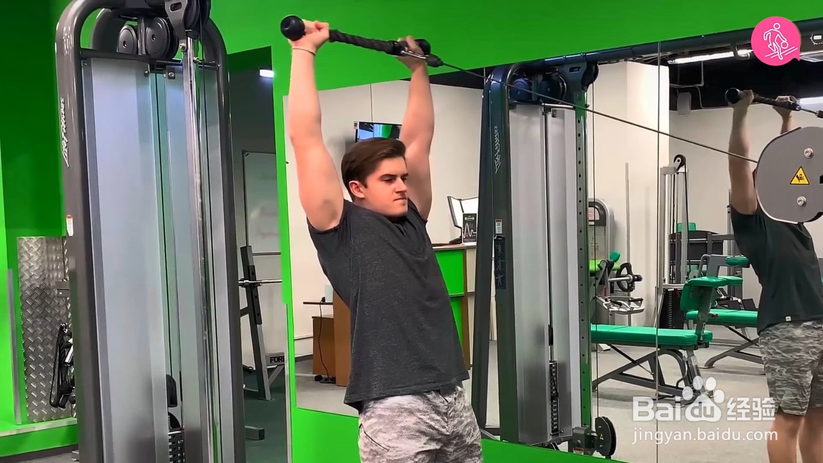 这个动作绝了，不仅练肩还能练手臂！