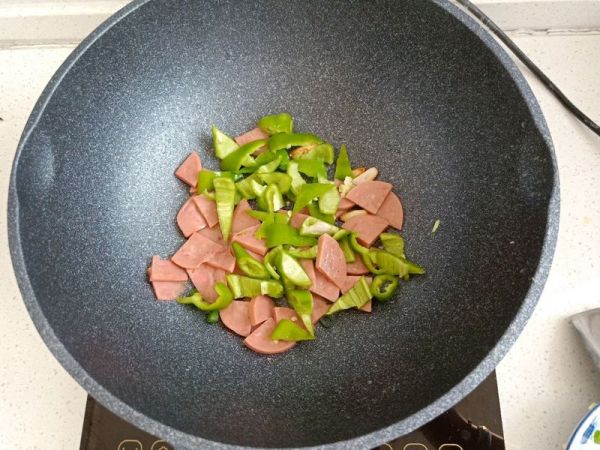青椒火腿炒鸡蛋