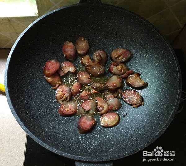 蒜苗炒腊肠的制作方法