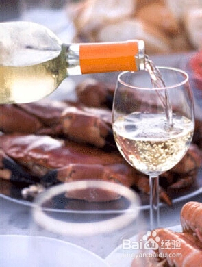 如何用葡萄酒吃出最鲜美的大闸蟹