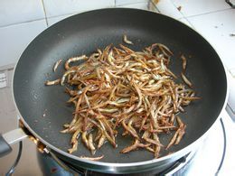 小银鱼炒辣椒
