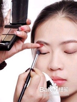 白领丽人如何化淡妆最得体