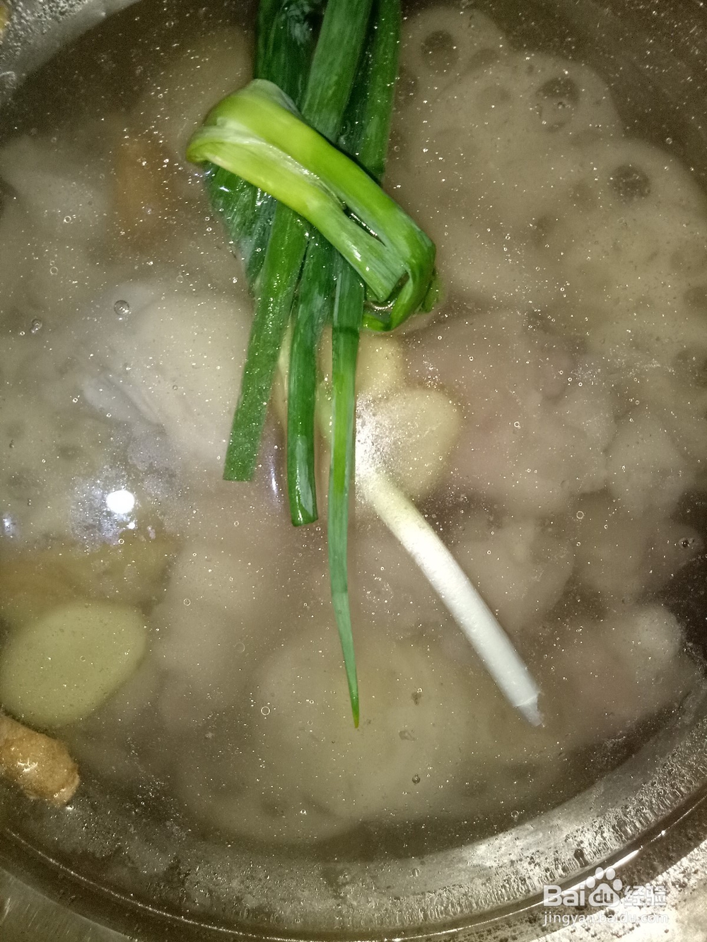 高压锅炖黄豆莲藕猪蹄汤的做法