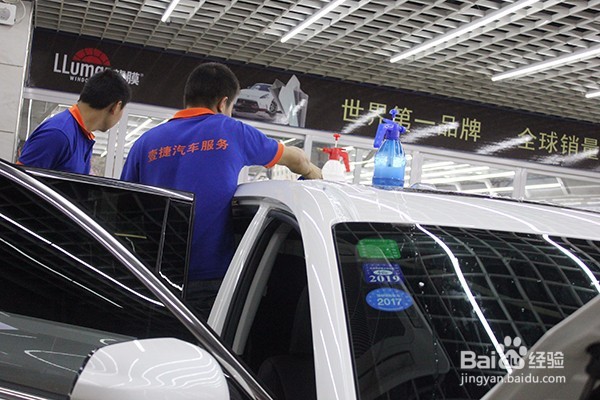 汽车犀牛皮保护膜是怎样覆盖到车漆面的