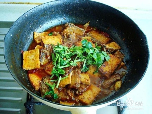 带鱼炖豆腐的做法