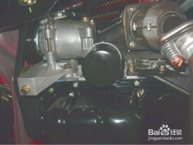 发动机可能易漏油部位的检查方法