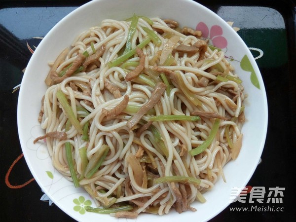 香芹榨菜里脊肉炒米粉