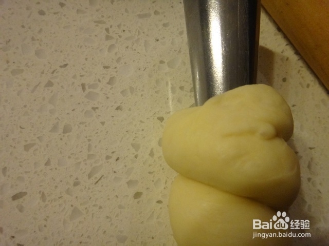 如何制作怀旧的【掼奶油螺旋面包卷】