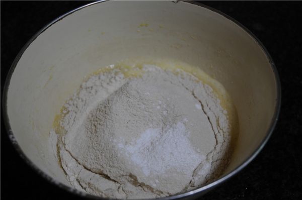 莜麦粉蜜豆蒸蛋糕