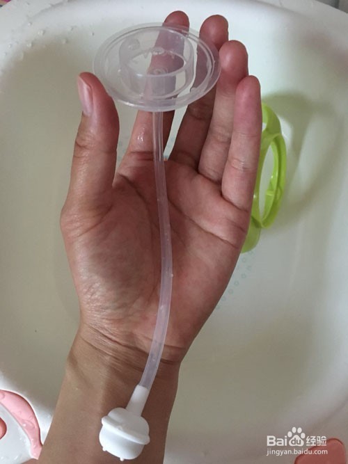 如何将奶瓶变成吸管杯