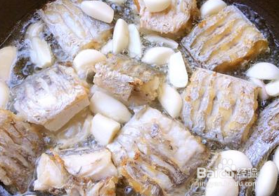 如何制作蒜香烧带鱼