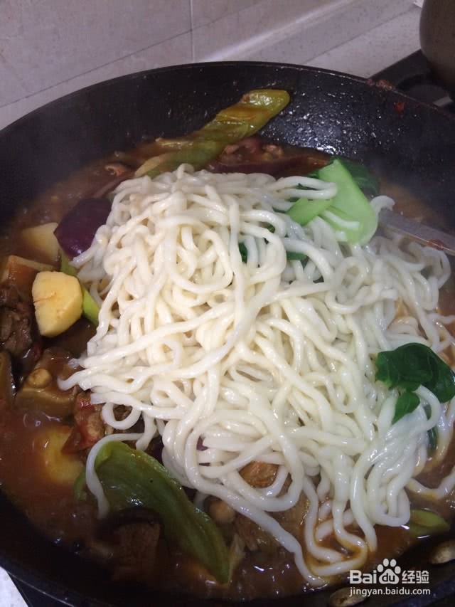 鸡腿肉炒拉条的做法