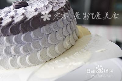 渐变奶油裱花生日蛋糕