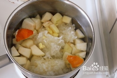 怎么做银耳陈皮生姜炖梨呢