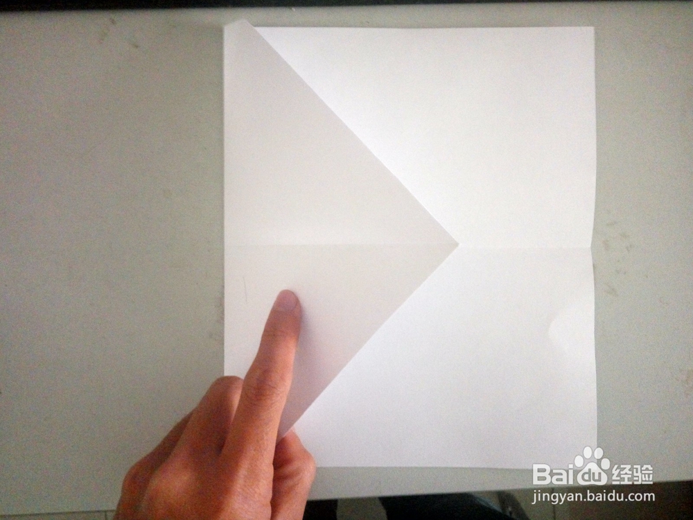 如何制作飞的持久的纸飞机