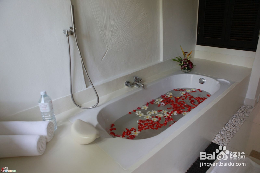 怎样使你的头发变得乌黑亮丽有光泽