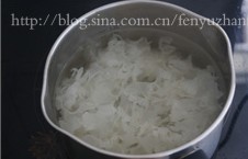 枇杷百合雪耳羹