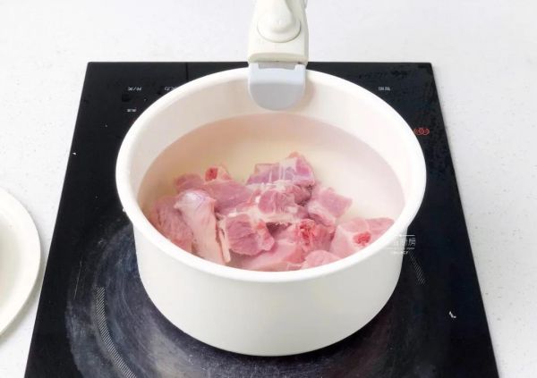 玉米裙带菜排骨汤