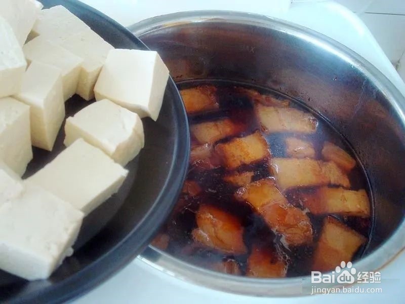 “五花肉炖豆腐”怎么做？