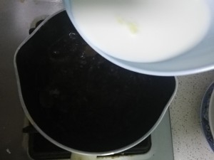 胜过100张面膜的牛奶桃胶糖水的做法