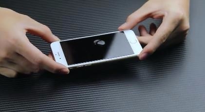 手机贴膜的正确方法