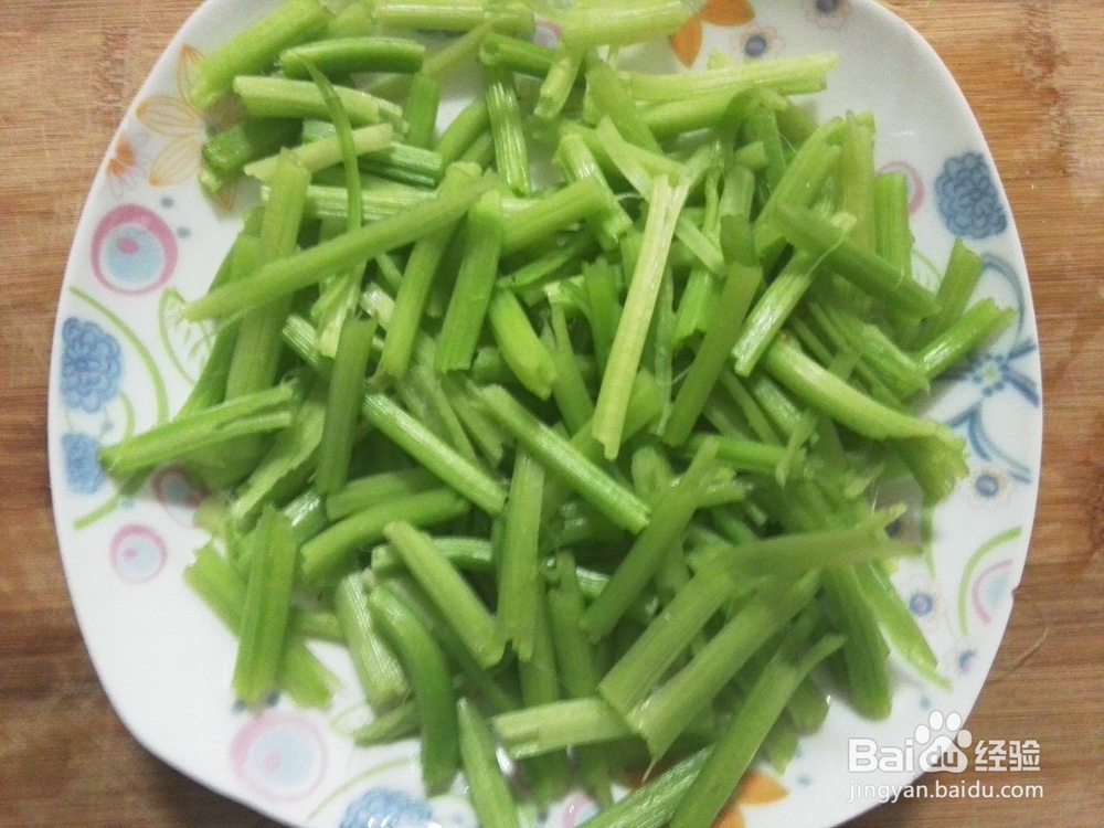 南瓜花炒腊肉的做法