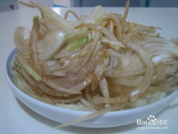 老年人怎样拌洋葱凉菜