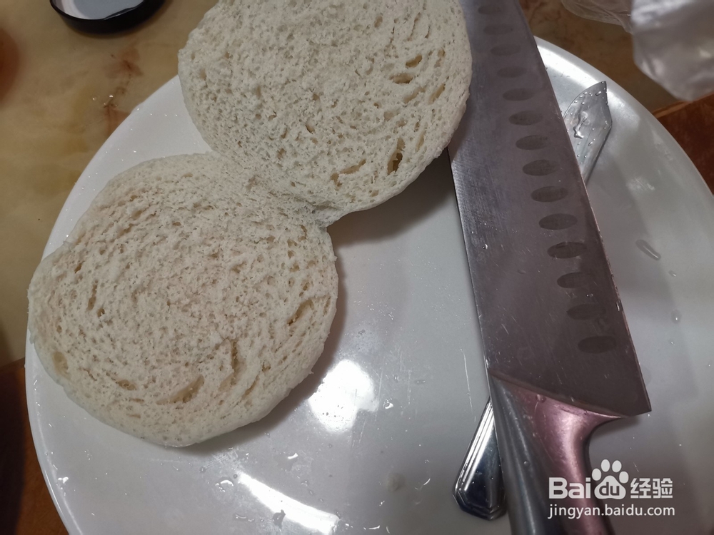 中式汉堡馒头果酱甜面酱夹鸭肉