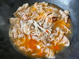 酸汤肥牛的做法