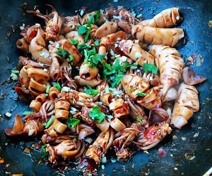 香辣小鱿鱼的制作过程