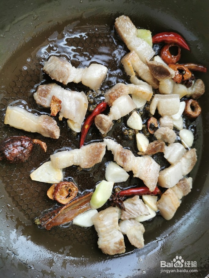 五花肉炖土豆的做法