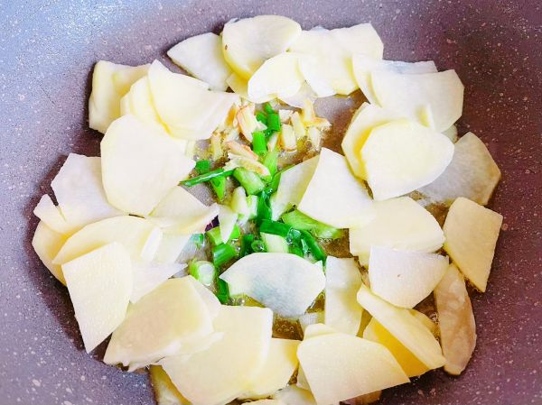 酱香小炒素什锦菜