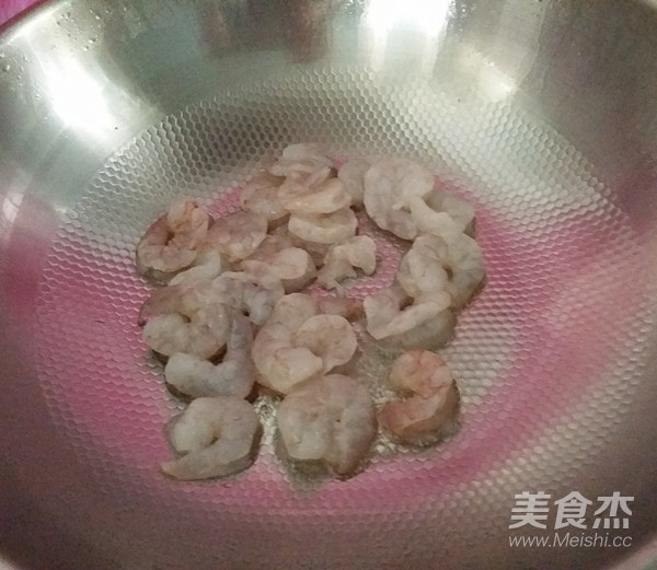 青蒜爆虾球的做法