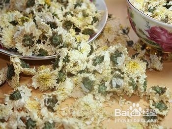 如何自制夏季清凉爽肤水