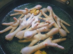 蒜香无骨凤爪的做法