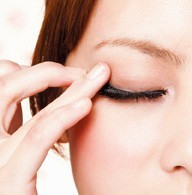 画新颖眼影的方法步骤