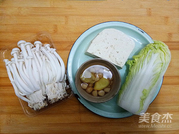 干贝白菜豆腐菌菇汤