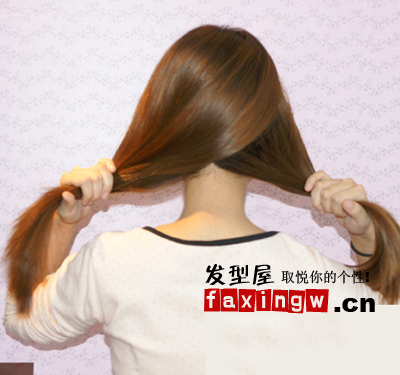 卡哇伊女生双斜蜈蚣辫