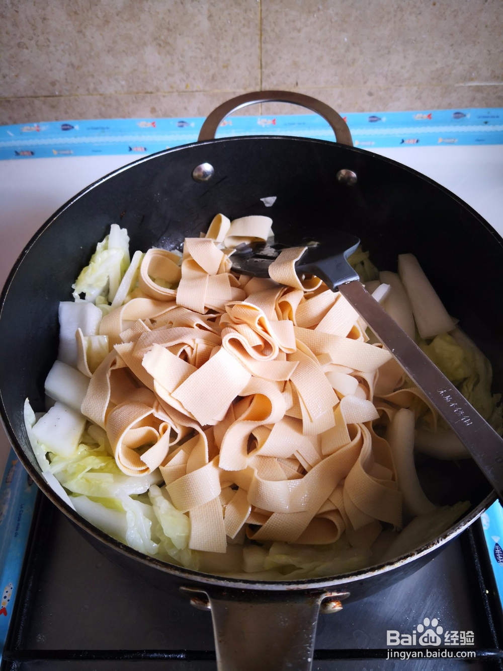 五花肉炖干豆腐的做法