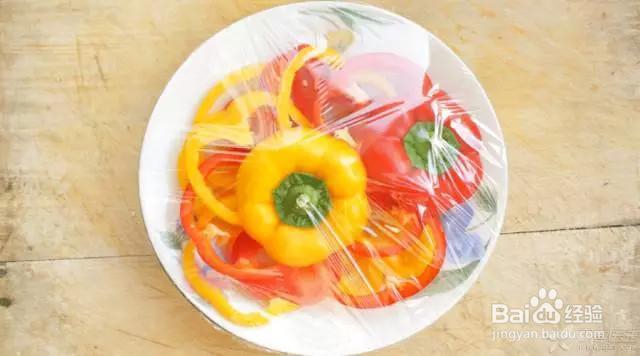 保鲜膜上有这两个字母,千万别放进微波炉