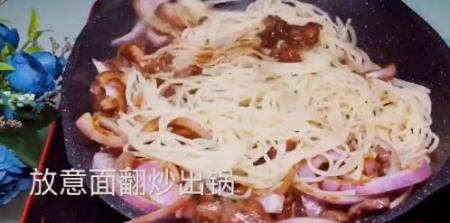 炒意面家常做法，两分钟就能学会，比餐厅的还好吃