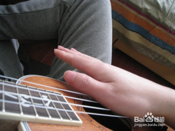 尤克里里和吉他怎样切音 图解切音方法方式