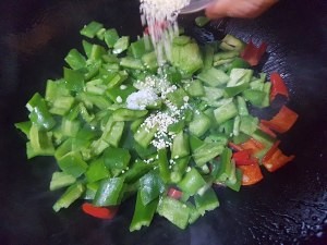 怎样做美味的青椒炒鸡蛋