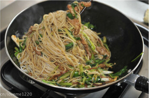 香芹青蒜炒米粉