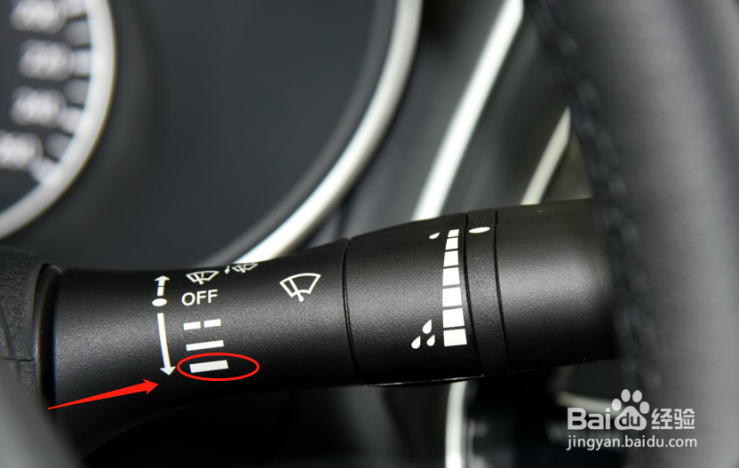 日产西玛汽车雨刮器档位怎么调节