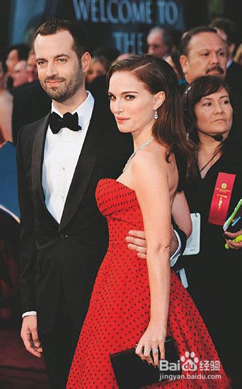 不同服饰与不同款式钻石首饰的巧妙搭配